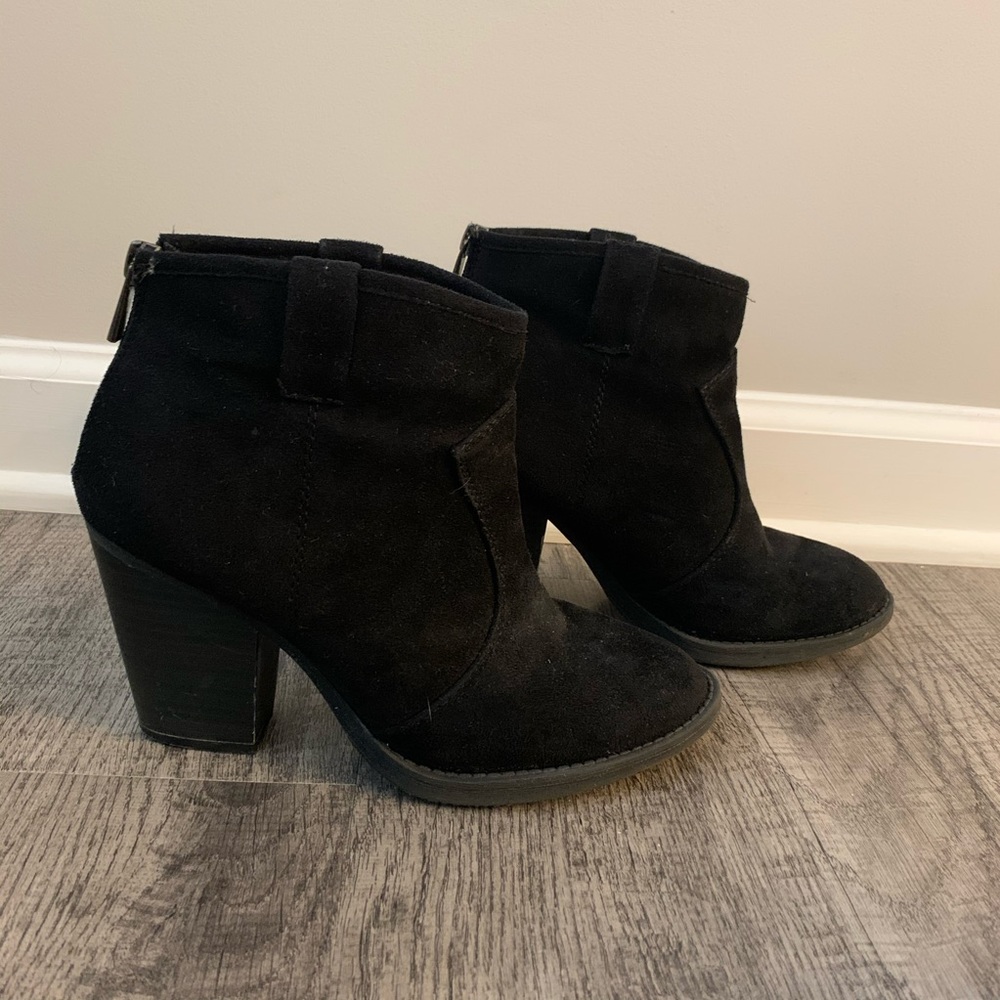SODA Heeled Black Ankle Booties